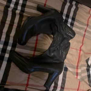 Beautiful Black Boots 👢🌹